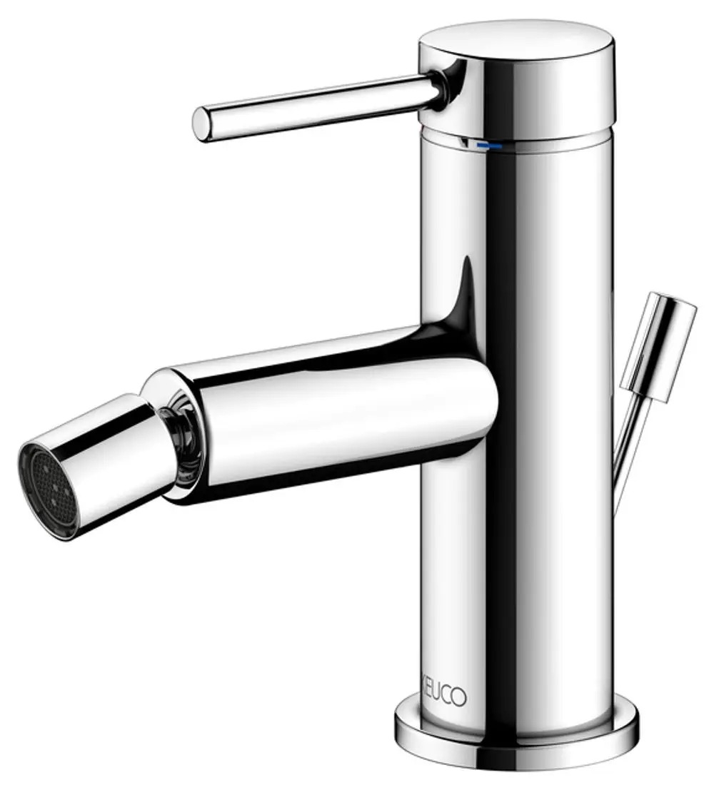 Bidetmischer aus verchromtem Metall mit einer einfachen, modernen Form. Die Armatur von Keuco hat einen Hebel zur Steuerung des Wasserflusses.